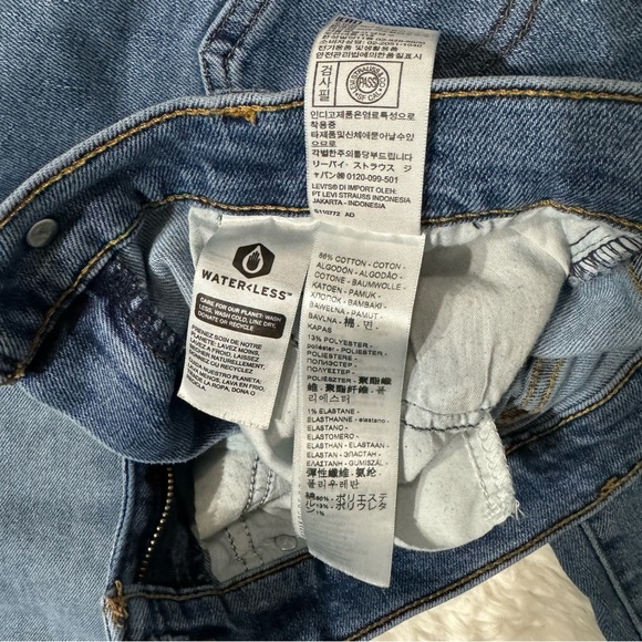 Levi’s High Waisted Mom Jeans in Blue Size 25 - Picture 4 of 11